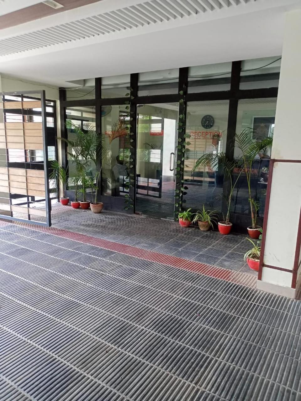 Rose Garden Guest House Khulna エクステリア 写真