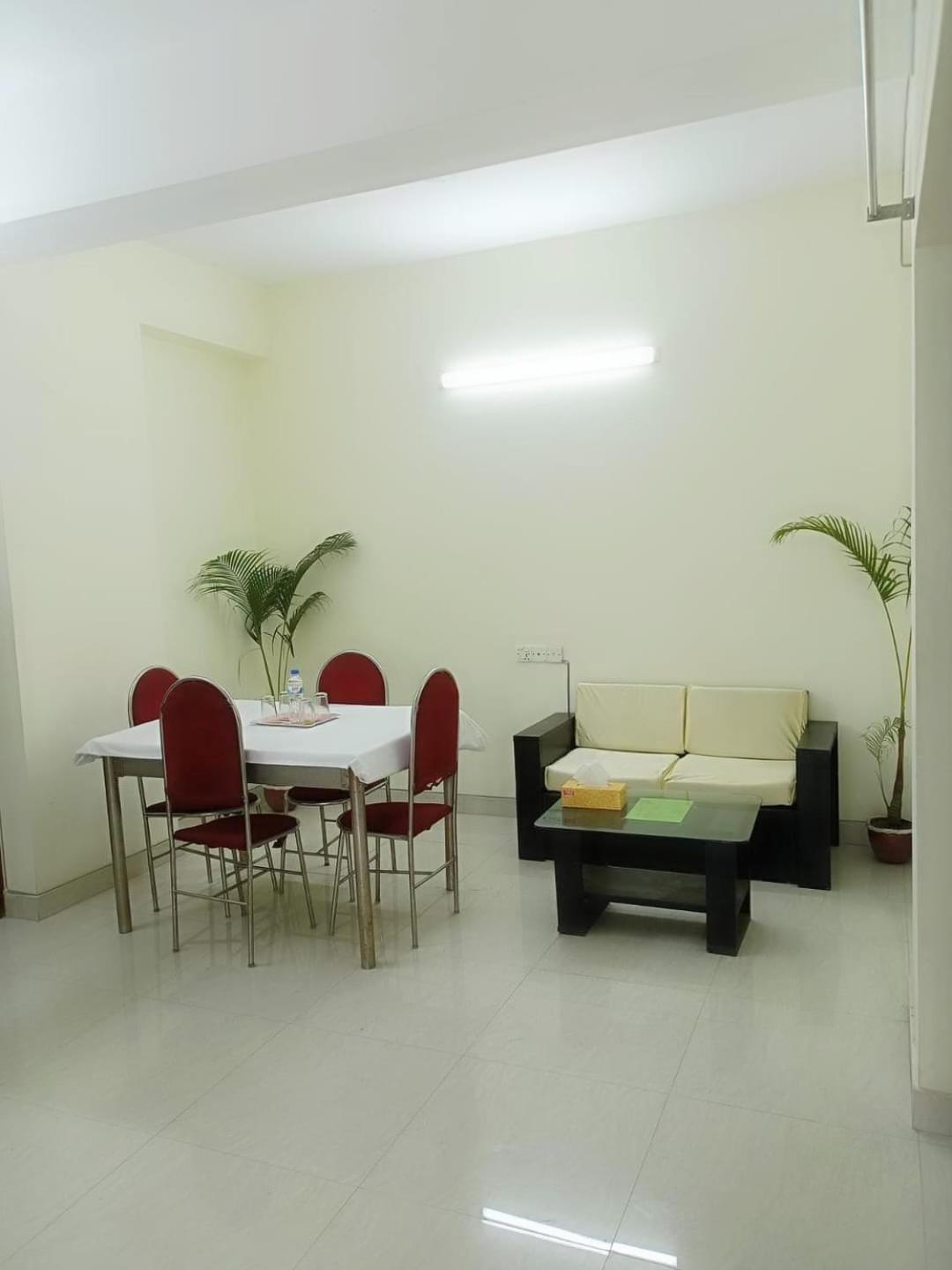 Rose Garden Guest House Khulna エクステリア 写真